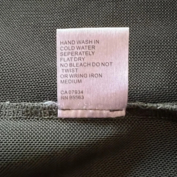 Simon Chang "Smart clothes" black woman’s shirt size small, slimming top - Picture 4 of 5